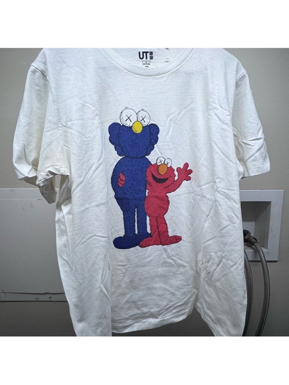 Uniqlo UT x KAWS Sesame Street Elmo Grover Graphic Tee White Large